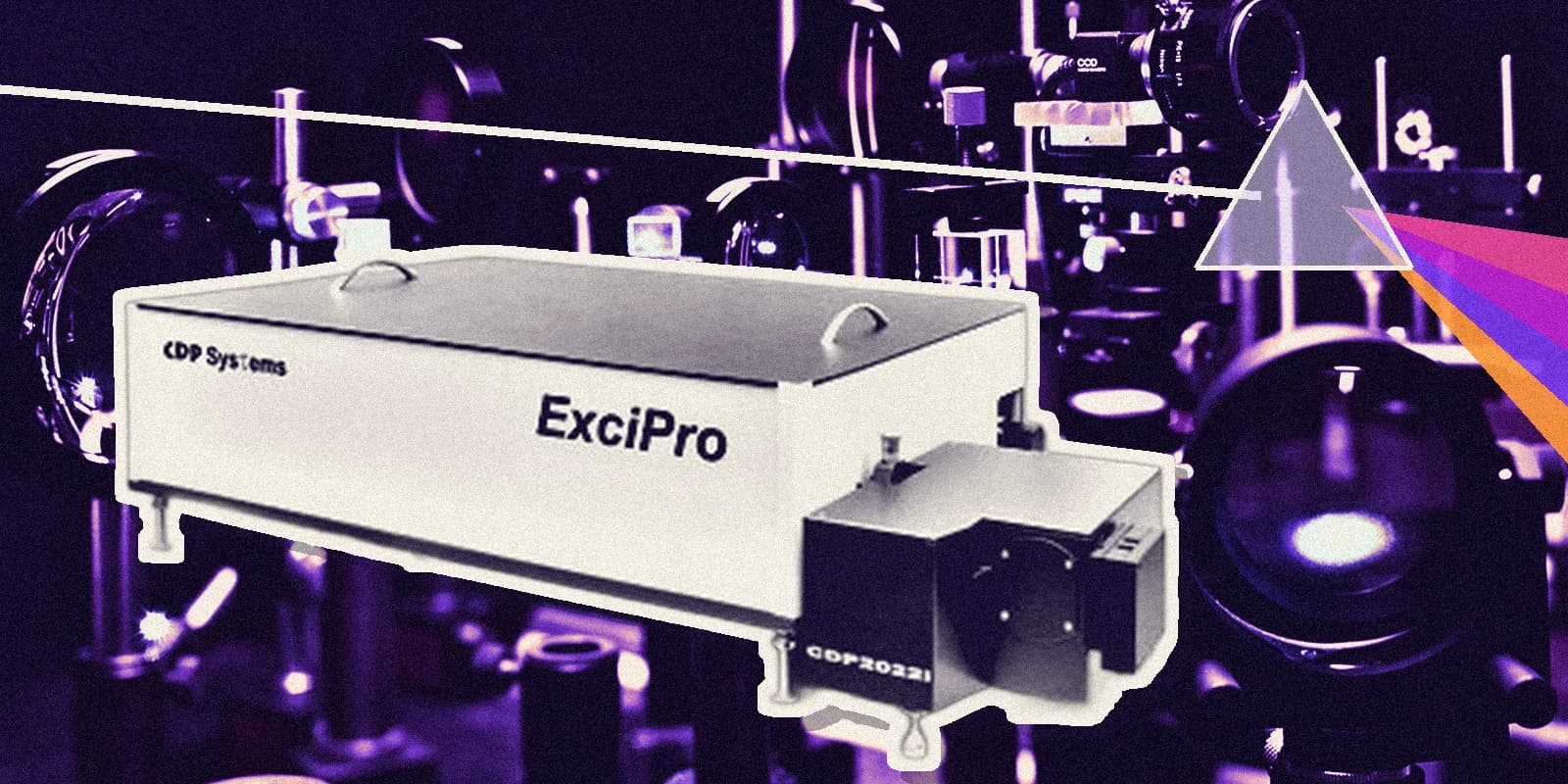 Коллаж: спектрометр ExciPro, оптический стол и призма